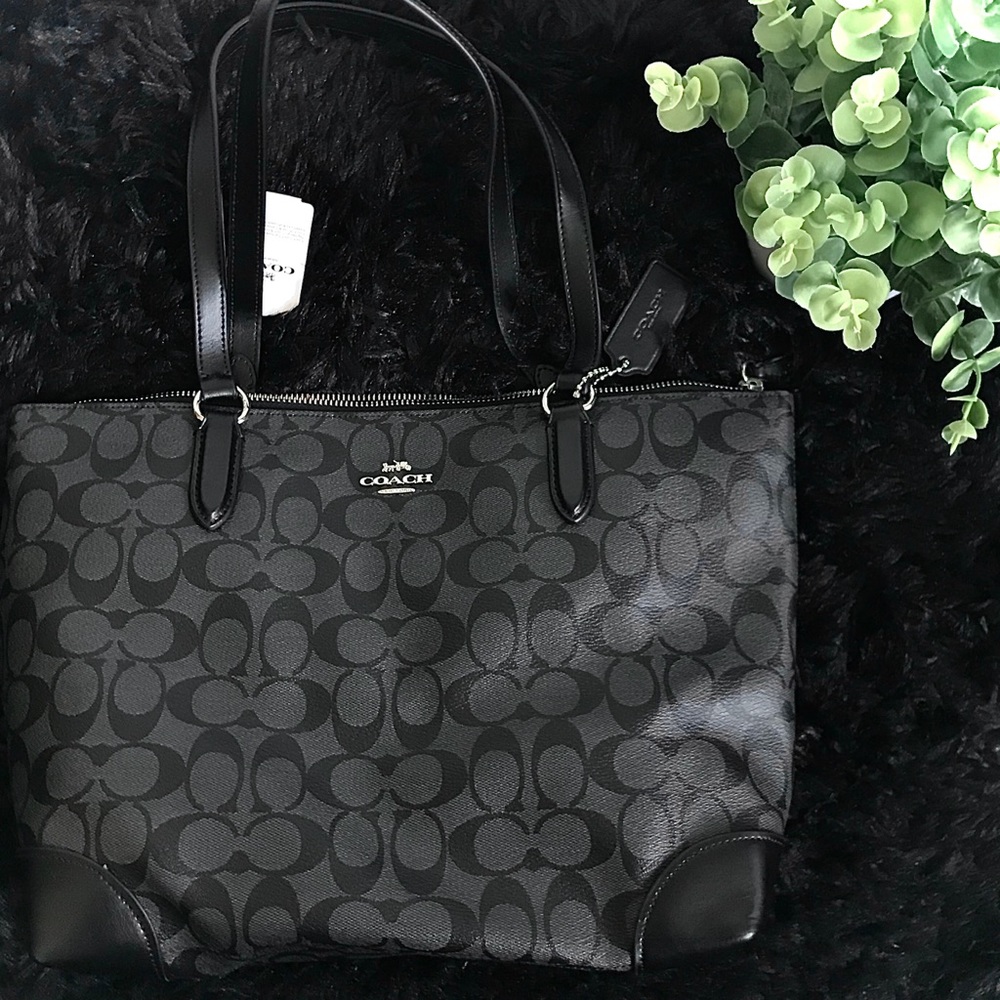 NWT Coach Zip Tote ✨